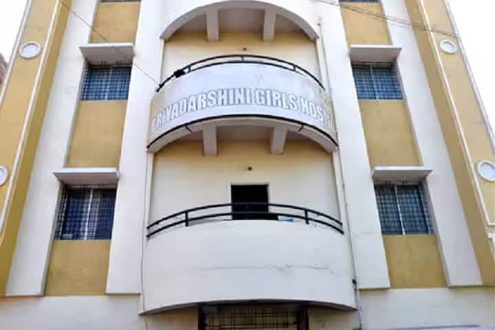 Kamla Nehru Mahavidyalaya campus in Nagpur, Maharashtra, India — photo 6