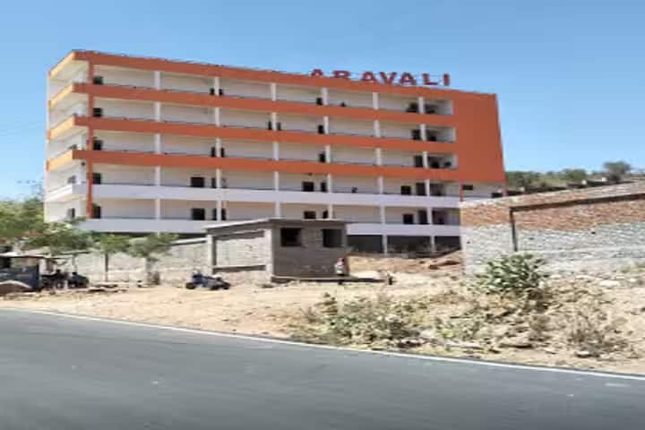Vedanshi College of Nursing campus in Udaipur, Rajasthan, India — photo 1