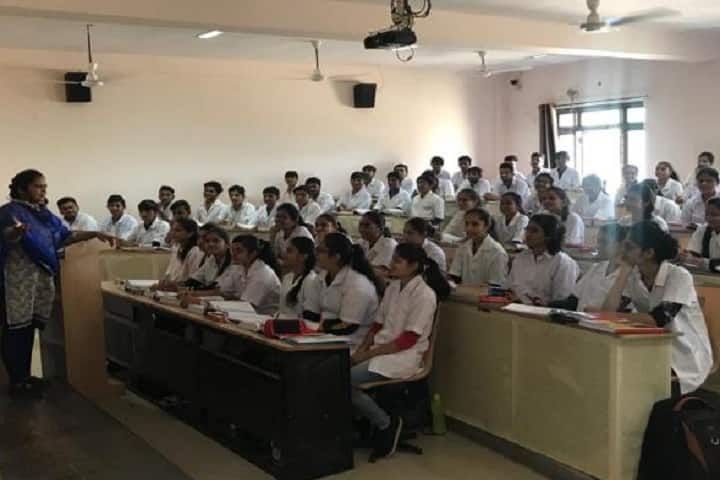 Lalitaben Ramniklal Shah Homoeopathy College campus in Jamnagar, Gujarat, India — photo 4