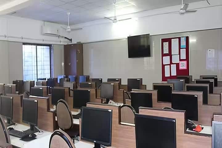 Agarwal Vidya Vihar English Medium College campus in Surat, Gujarat, India — photo 5