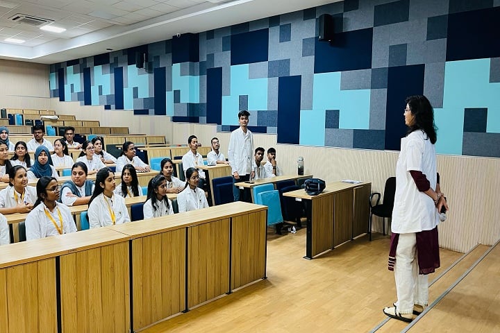 Shalinitai Meghe Homeopathy Hospital campus in Nagpur, Maharashtra, India — photo 1