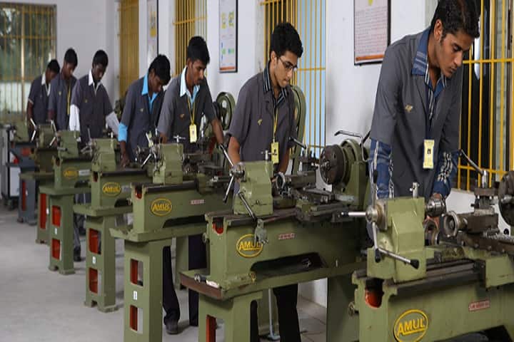 Sasurie College of Engineering campus in Tiruppur, Tamil Nadu, India — photo 3