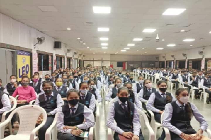 CD Pachchigar Homoeopathic Medical College campus in Surat, Gujarat, India — photo 2