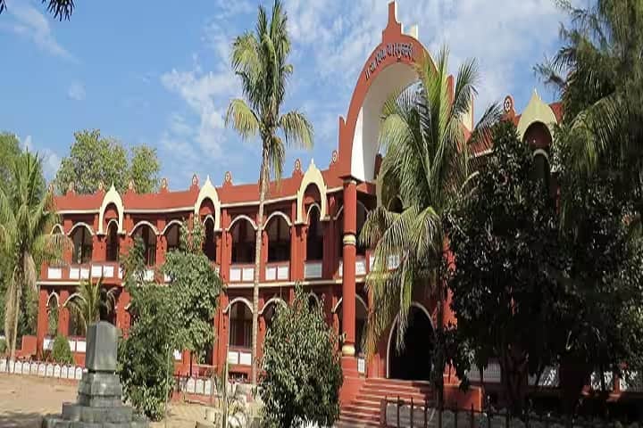 Shri BK Patel Arts and Smt LM Patel Commerce College campus in Vadodara, Gujarat, India — photo 1