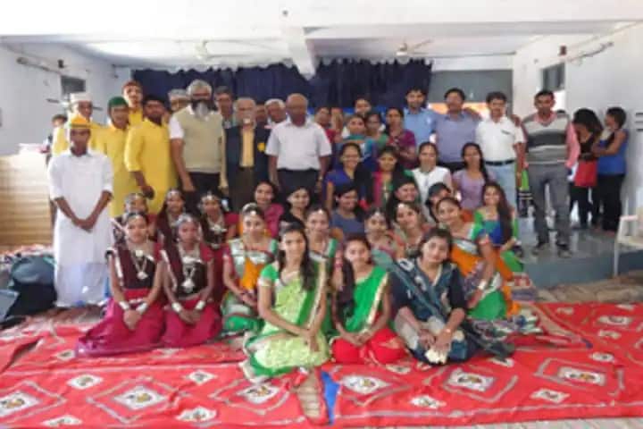 Shri BK Patel Arts and Smt LM Patel Commerce College campus in Vadodara, Gujarat, India — photo 5