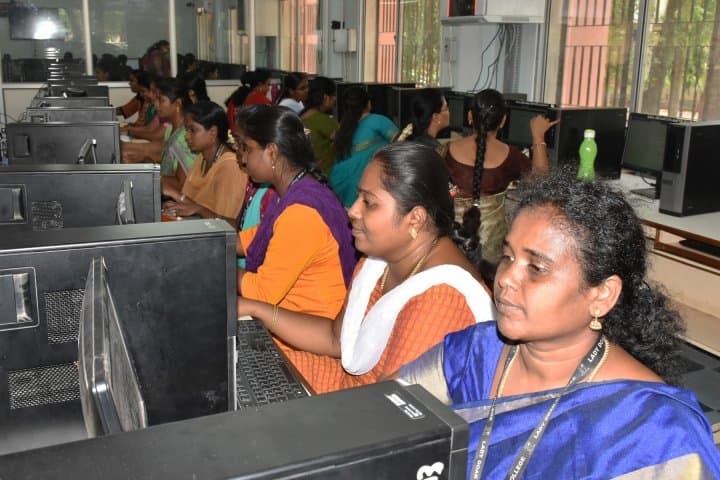 Lady Doak College campus in Madurai, Tamil Nadu, India — photo 2