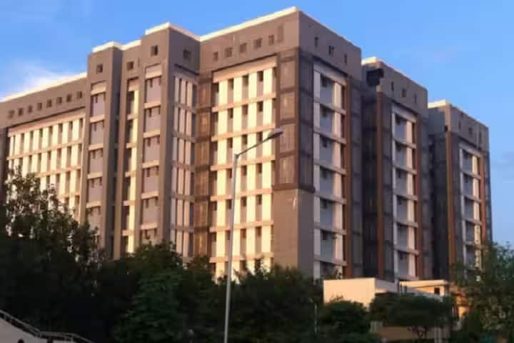 AMC MET Nursing College campus in Ahmedabad, Gujarat, India — photo 1