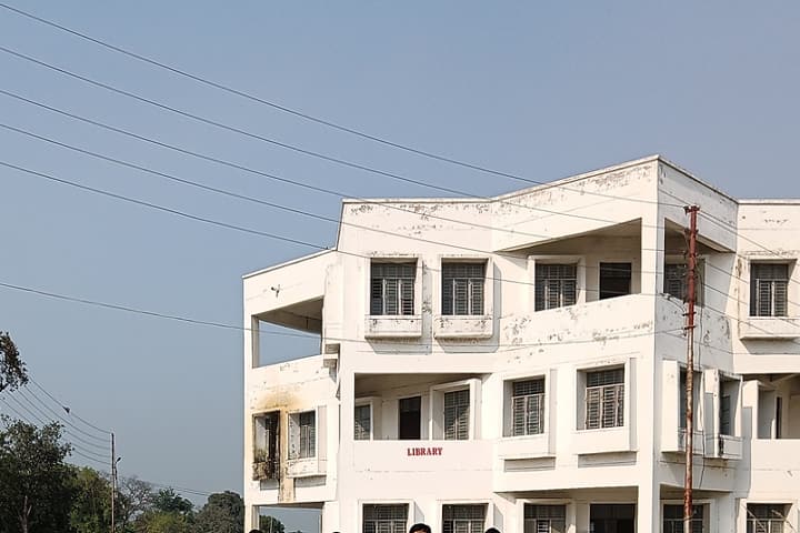 Shaheed Raja Hari Prasad Mal Government Homeopathic Medical College and Hospital campus in Gorakhpur, Uttar Pradesh, India — photo 3
