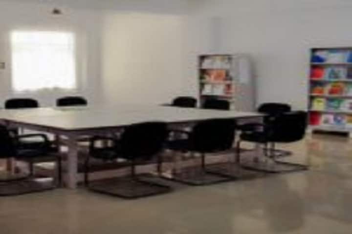 Devraj Institute of Social Work campus in Godhra, Gujarat, India — photo 2