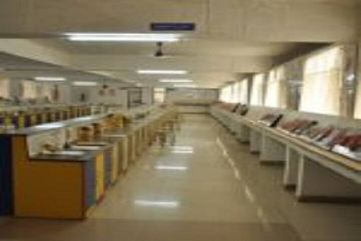 Devraj Institute of Social Work campus in Godhra, Gujarat, India — photo 4