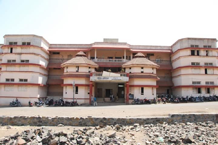Nandurbar Taluka Vidhayak Samiti Institute of Pharmacy College campus in Nandurbar, Maharashtra, India — photo 1