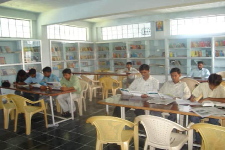 Kalmathada Pujya Shri Virupaksha Shivacharya Ayurvedic Medical College and Hospital campus in Raichur, Karnataka, India — photo 2