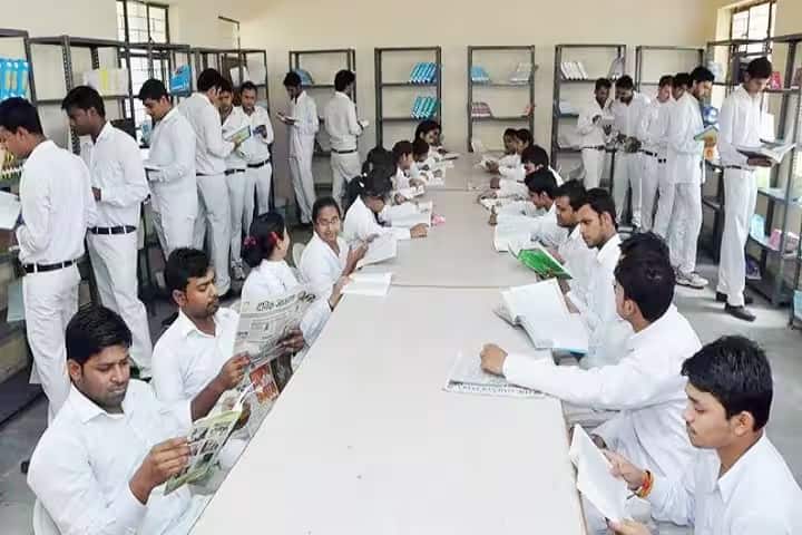 Dr Krishna Gopal Dwivedi Ayurvedic Medical College and Hospital campus in Jhansi, Uttar Pradesh, India — photo 6