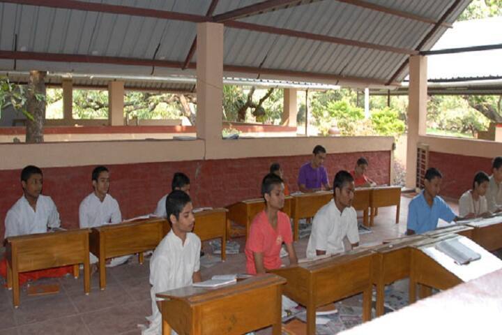 Shree Muktananda Sanskrit Mahavidyalaya campus in Valsad, Gujarat, India — photo 2
