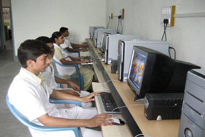 Wanless College of Nursing campus in Miraj, Maharashtra, India — photo 4