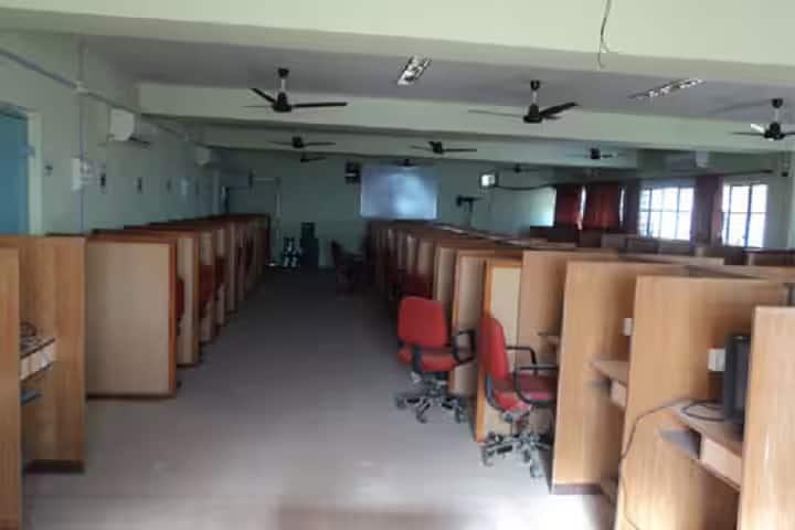 SSP Jain Arts and Commerce College campus in Dhrangadhra, Gujarat, India — photo 3