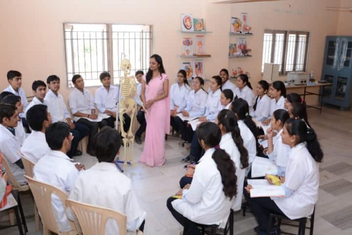 Shree BG Garaiya Homeopathic Medical College campus in Rajkot, Gujarat, India — photo 2