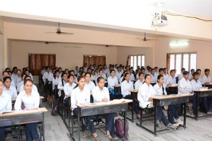 Shree BG Garaiya Homeopathic Medical College campus in Rajkot, Gujarat, India — photo 3