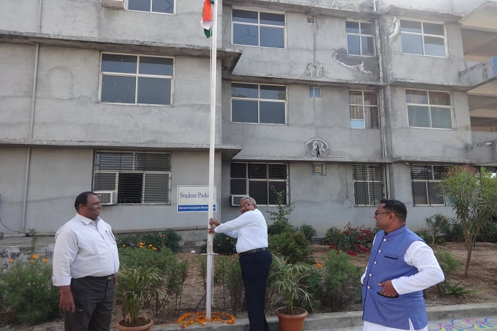 Merchant Homeopathic Medical College campus in Mehsana, Gujarat, India — photo 6