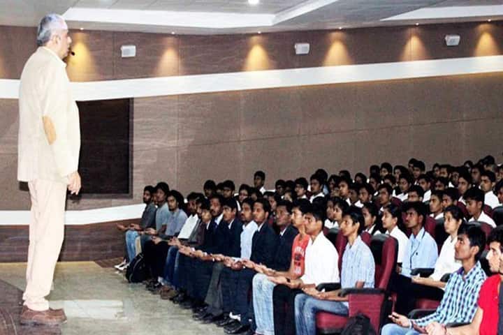 DY Patil Institute of Master of Computer Applications and Management campus in Akurdi, Maharashtra, India — photo 3