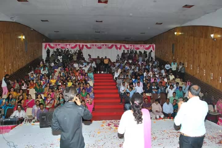 Shree Swami Vivekanand College campus in Surendranagar, Gujarat, India — photo 4