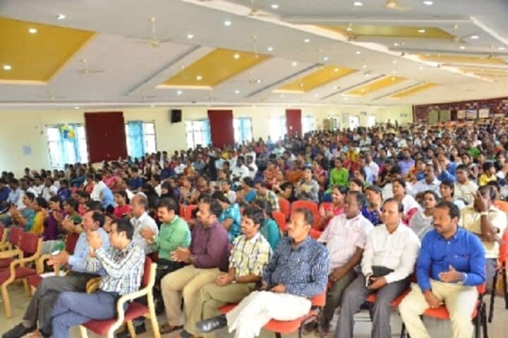 Malla Reddy Pharmacy College campus in Rangareddy, Telangana, India — photo 1
