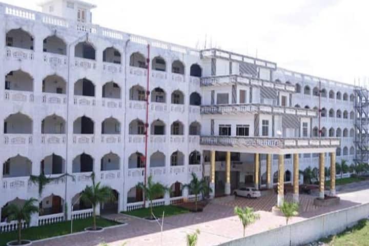 Malineni Lakshmaiah College of Pharmacy campus in Kanumalla, Andhra Pradesh, India — photo 1