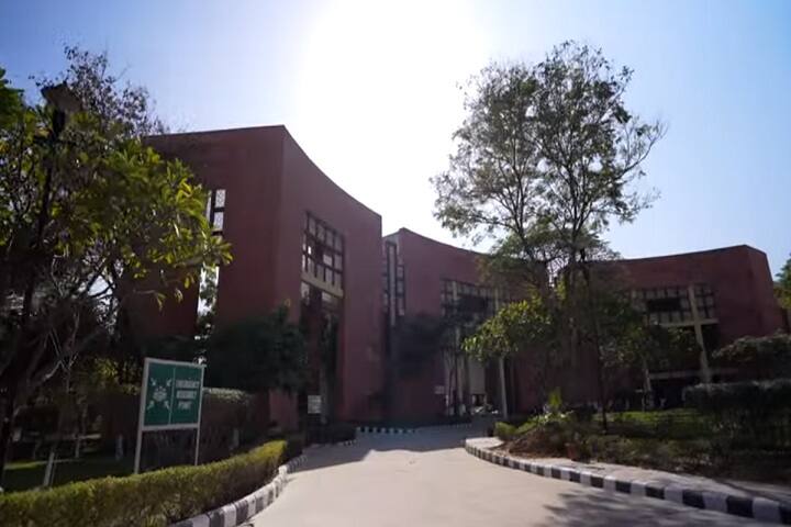 Hari Shankar Singhania School of Business campus in Jaipur, Rajasthan, India — photo 1