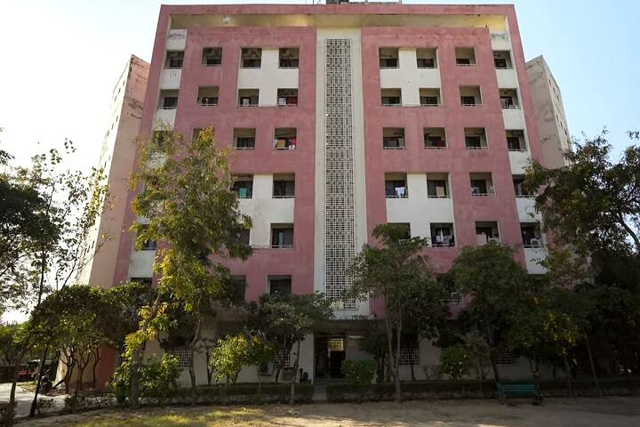 Hari Shankar Singhania School of Business campus in Jaipur, Rajasthan, India — photo 6