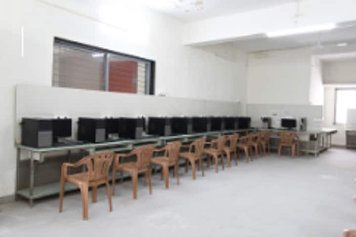 Solapur Education Society's College of Architecture campus in Solapur, Maharashtra, India — photo 4
