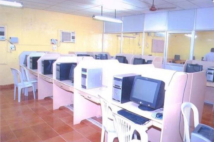 KM College of Pharmacy campus in Uthangudi, Tamil Nadu, India — photo 6