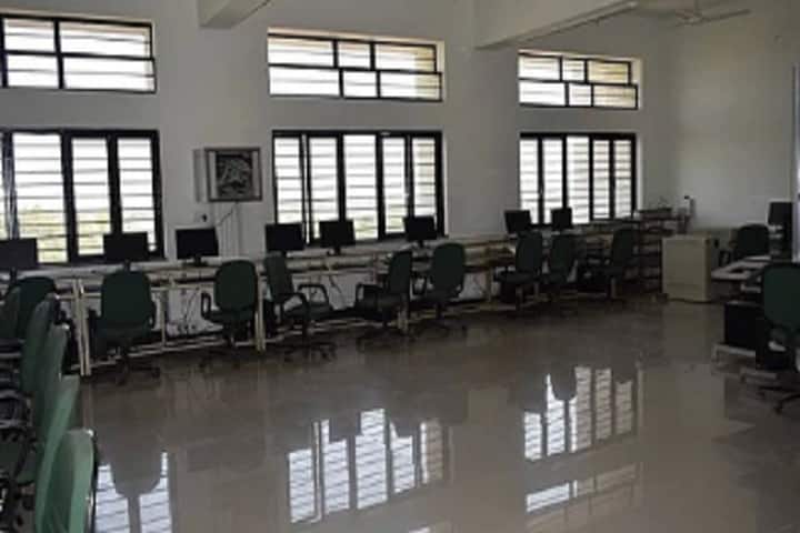 KK Wagh Institute of Pharmacy campus in Chandori, Maharashtra, India — photo 4