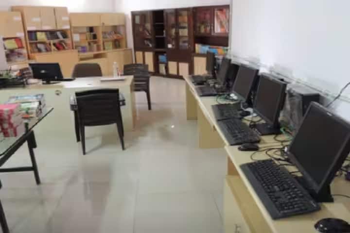 Eva College of Ayurved campus in Rajkot, Gujarat, India — photo 4