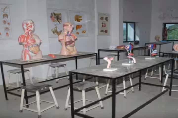 Eva College of Ayurved campus in Rajkot, Gujarat, India — photo 6