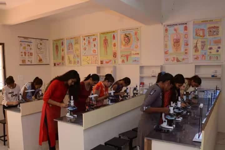 Shri BG Garaiya Ayurveda College campus in Rajkot, Gujarat, India — photo 3