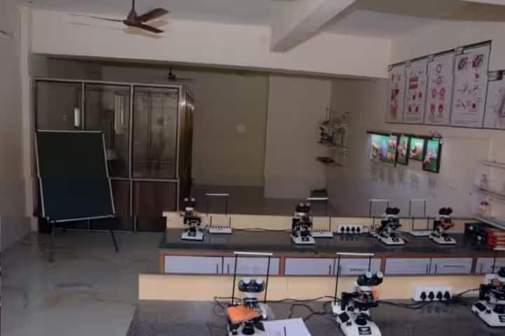 Shri BG Garaiya Ayurveda College campus in Rajkot, Gujarat, India — photo 4