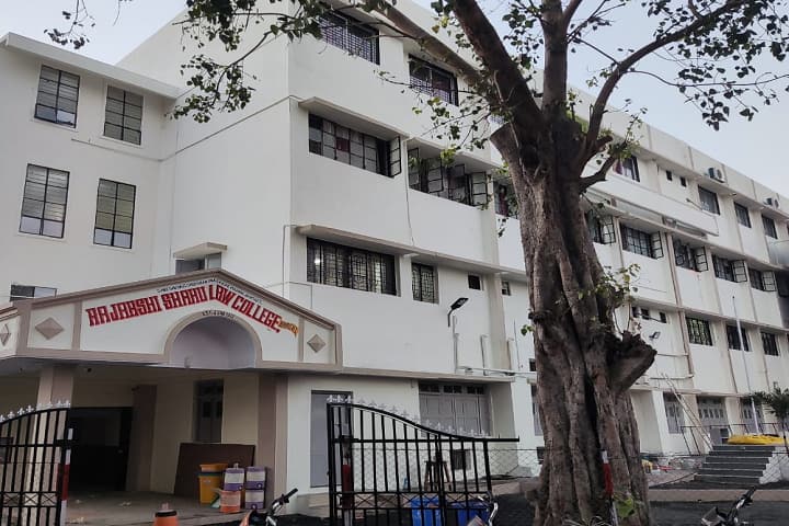 DGB Dayanand Law College campus in Solapur, Maharashtra, India — photo 2
