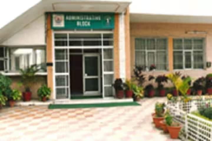 Shri Dhanwantry Ayurvedic College and Hospital campus in Chandigarh, India — photo 1