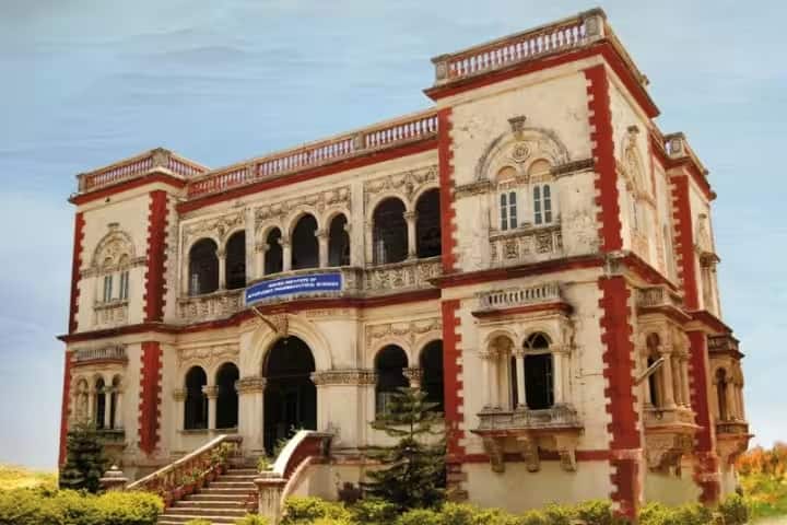 Indian Institute of Ayurvedic Pharmaceutical Sciences campus in Jamnagar, Gujarat, India — photo 1