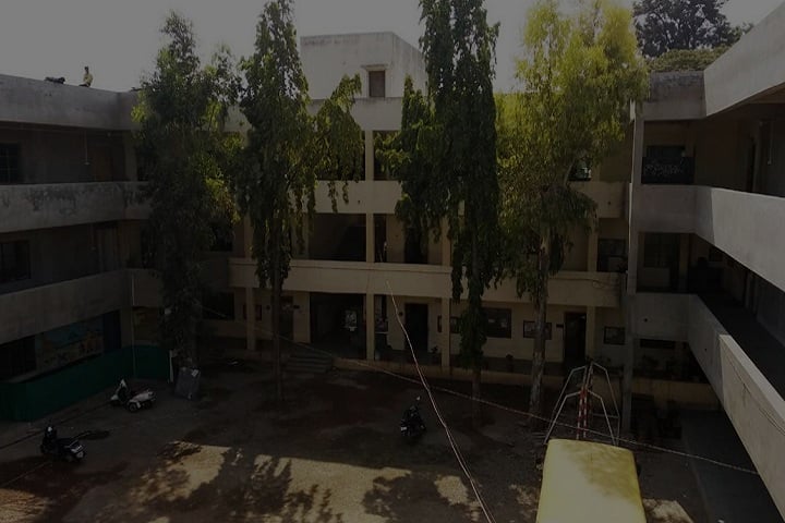 Kanya Mahavidyalaya campus in Miraj, Maharashtra, India — photo 1