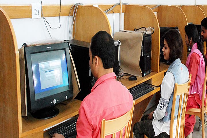 King's Eden College of Pharmacy campus in Mau, Uttar Pradesh, India — photo 3