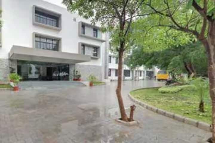Khyati College of Pharmacy campus in Ahmedabad, Gujarat, India — photo 1