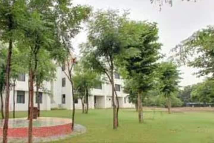 Khyati College of Pharmacy campus in Ahmedabad, Gujarat, India — photo 2
