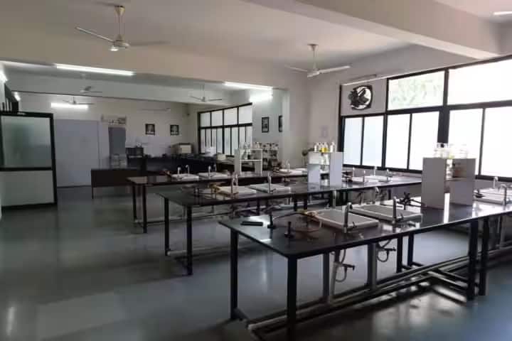 Khyati College of Pharmacy campus in Ahmedabad, Gujarat, India — photo 3