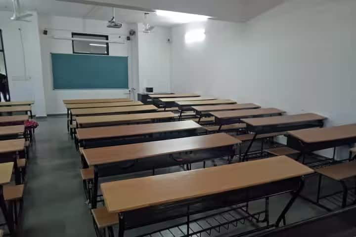 Khyati College of Pharmacy campus in Ahmedabad, Gujarat, India — photo 5