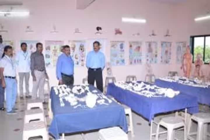 Netra Chikitsa Trust Ayurvedic College and Hospital campus in Amreli, Gujarat, India — photo 4