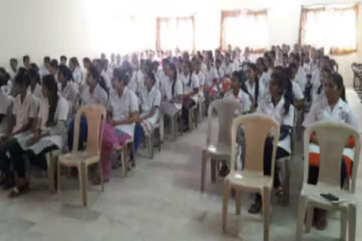 Murlidhar Ayurved College campus in Rajkot, Gujarat, India — photo 3