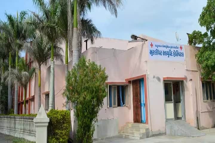 Murlidhar Ayurved College campus in Rajkot, Gujarat, India — photo 4