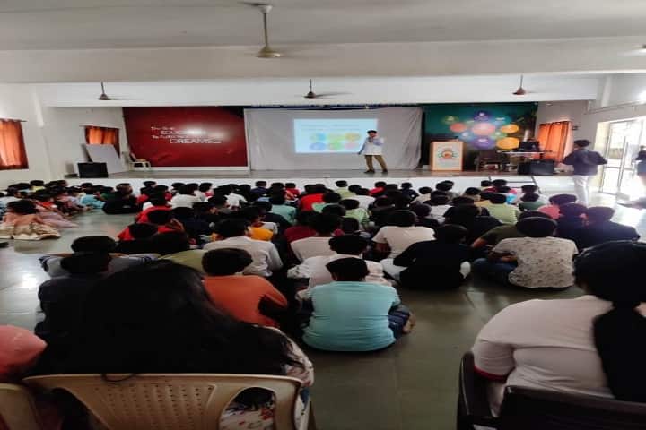Murlidhar Ayurved College campus in Rajkot, Gujarat, India — photo 6