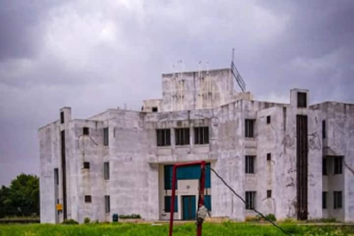 Manjushree Research Institute of Ayurvedic Science campus in Gandhinagar, Gujarat, India — photo 1